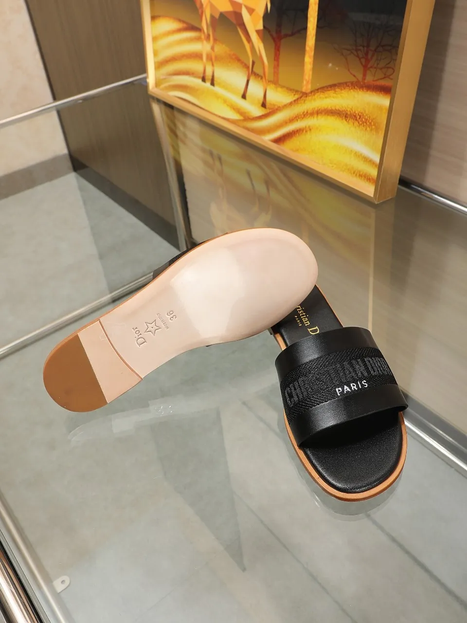 👟👟Ex-factory price 340👟👟 Dior flat slippers, leather upper with electric embroidery weaving, embroidered letters, and sheepskin lining. Leather outsole, size: 35-42